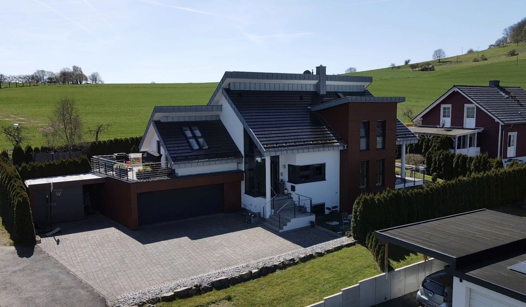 Einfamilienhaus Ziegeleindeckung Luftaufnahme